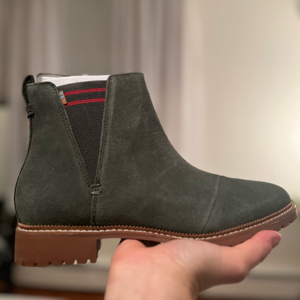 [TAGS ON] TOMS Cleo Boot Size 8
